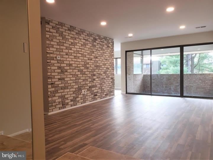 405 CHRISTOPHER Avenue – photo 2