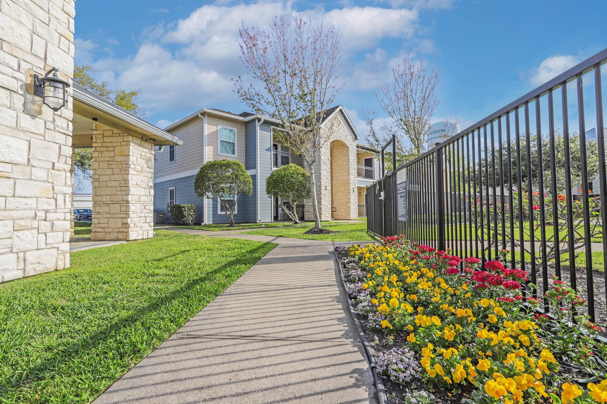 Residence at Lake Jackson – photo 3