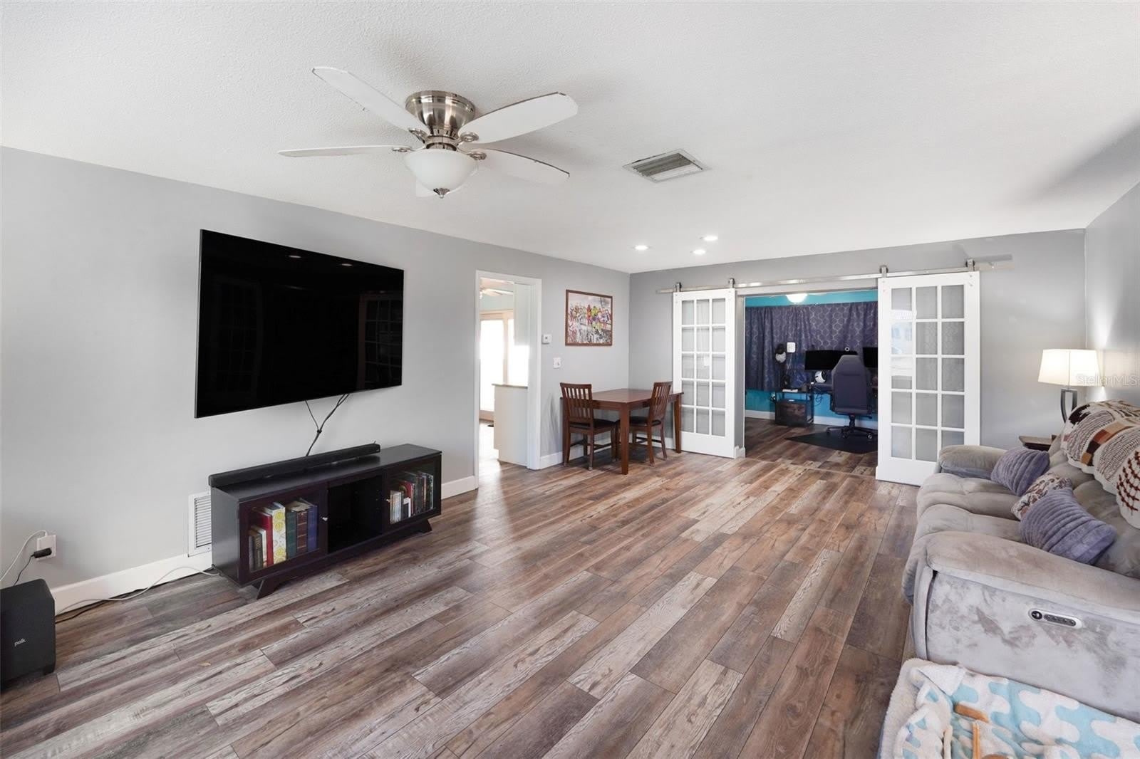 2561 BLACKWOOD Circle – photo 3