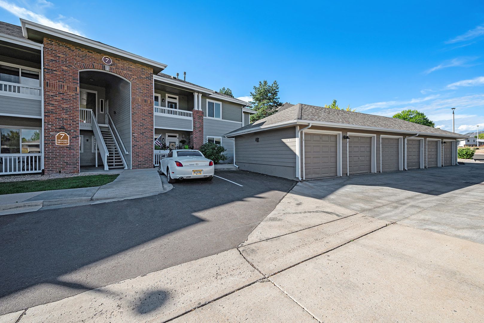 3-Bedroom Condo – photo 2