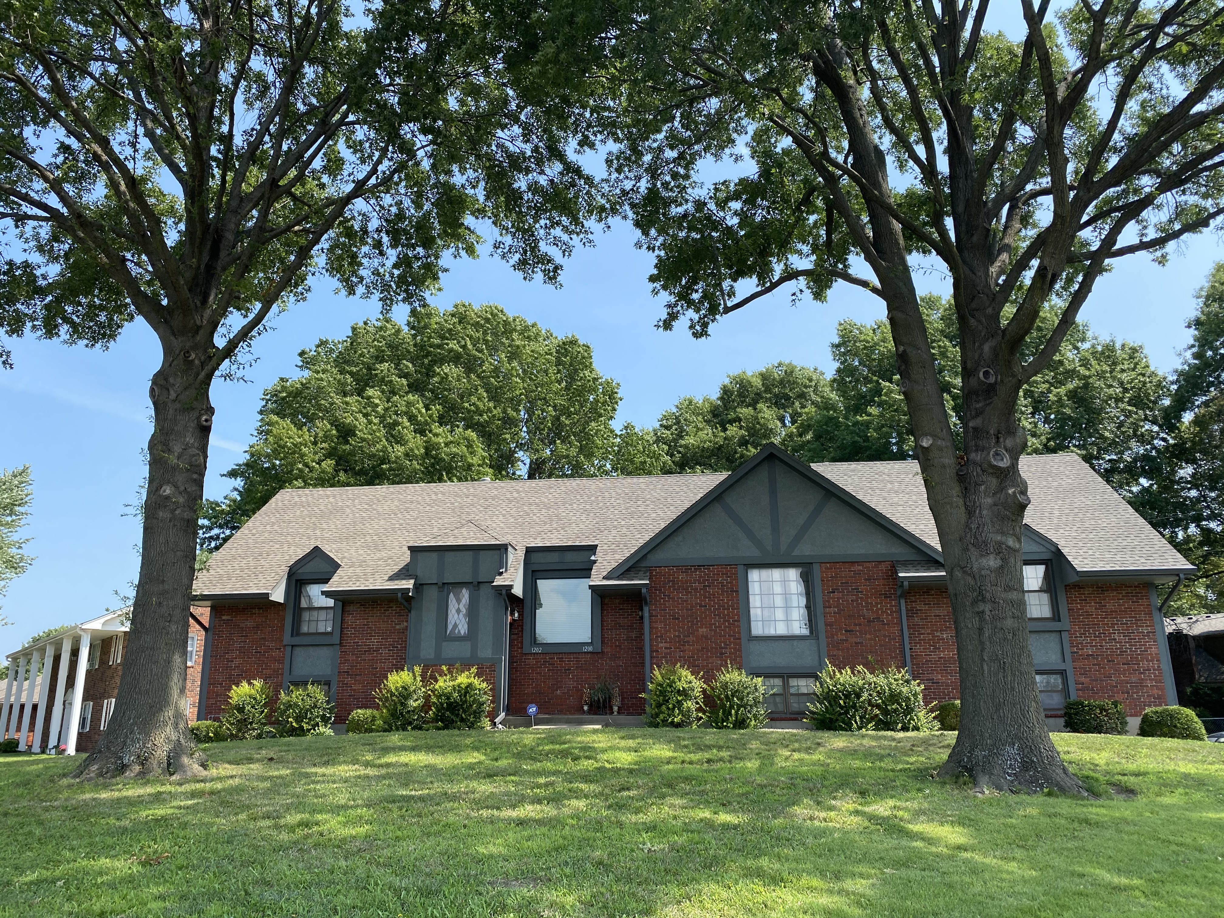 1202 Nw 6th St – photo 1