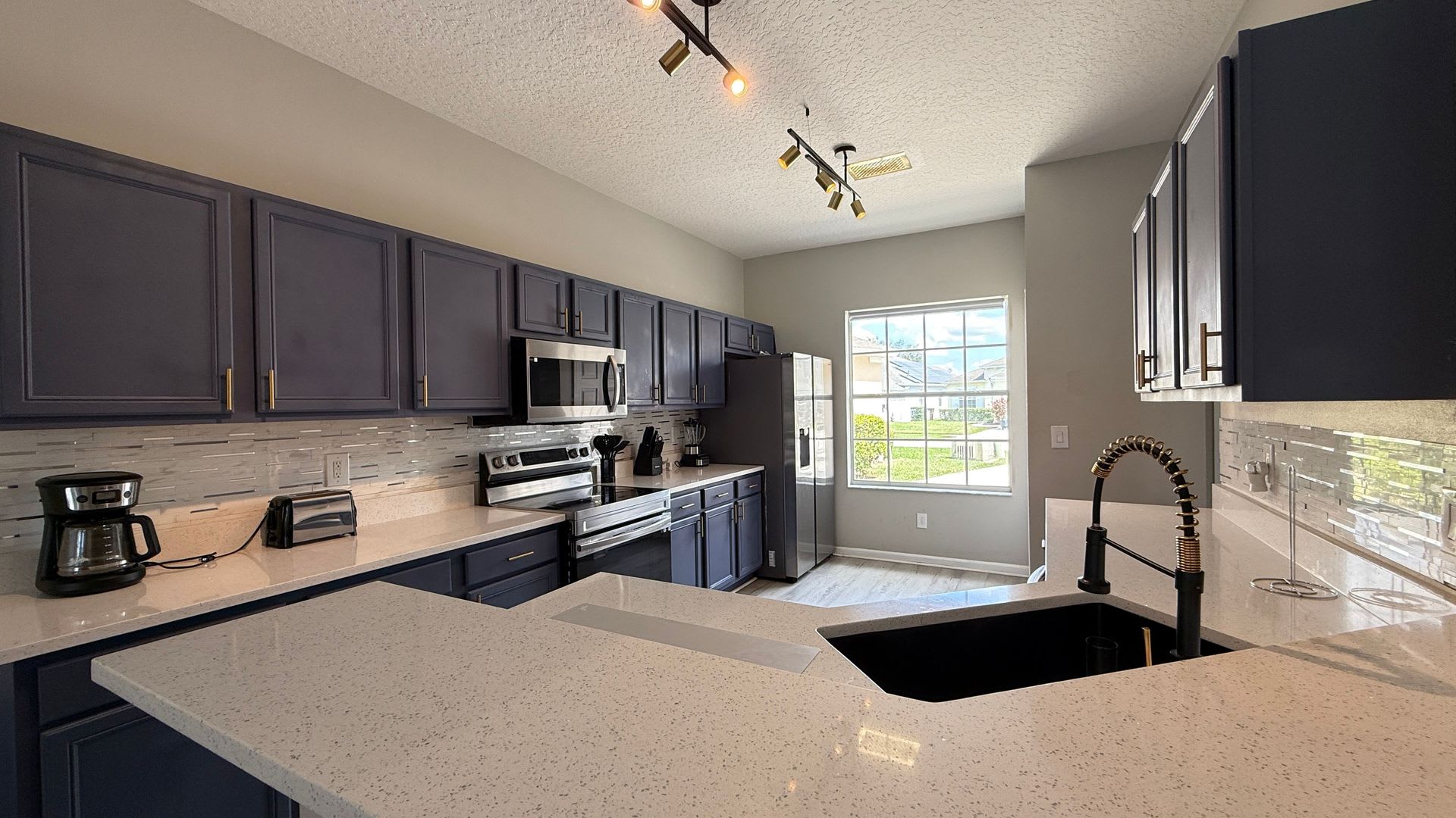 Pool & Lawn Care Included! Furniture Optional! Pet Friendly! – photo 5