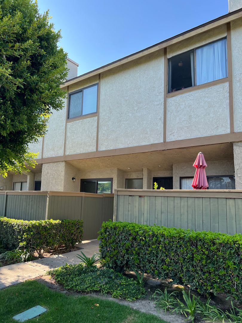 Beautifully Remodeled 2 Bed 1.5 Bath Townhome in Orange! – photo 1