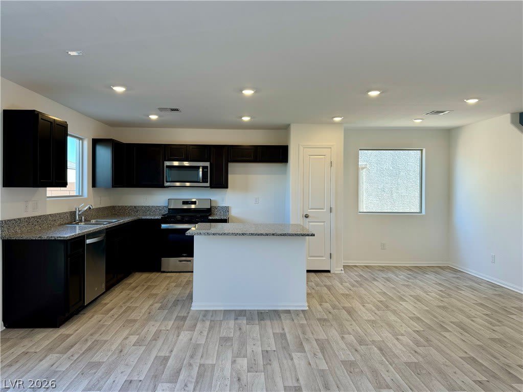 7640 Royal Halo Avenue – photo 5
