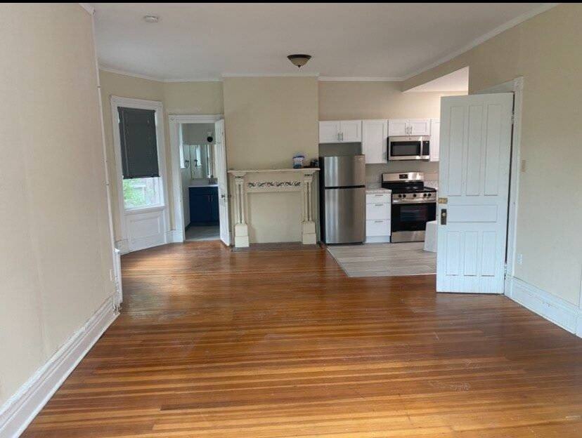 1049 Park Ave – photo 1
