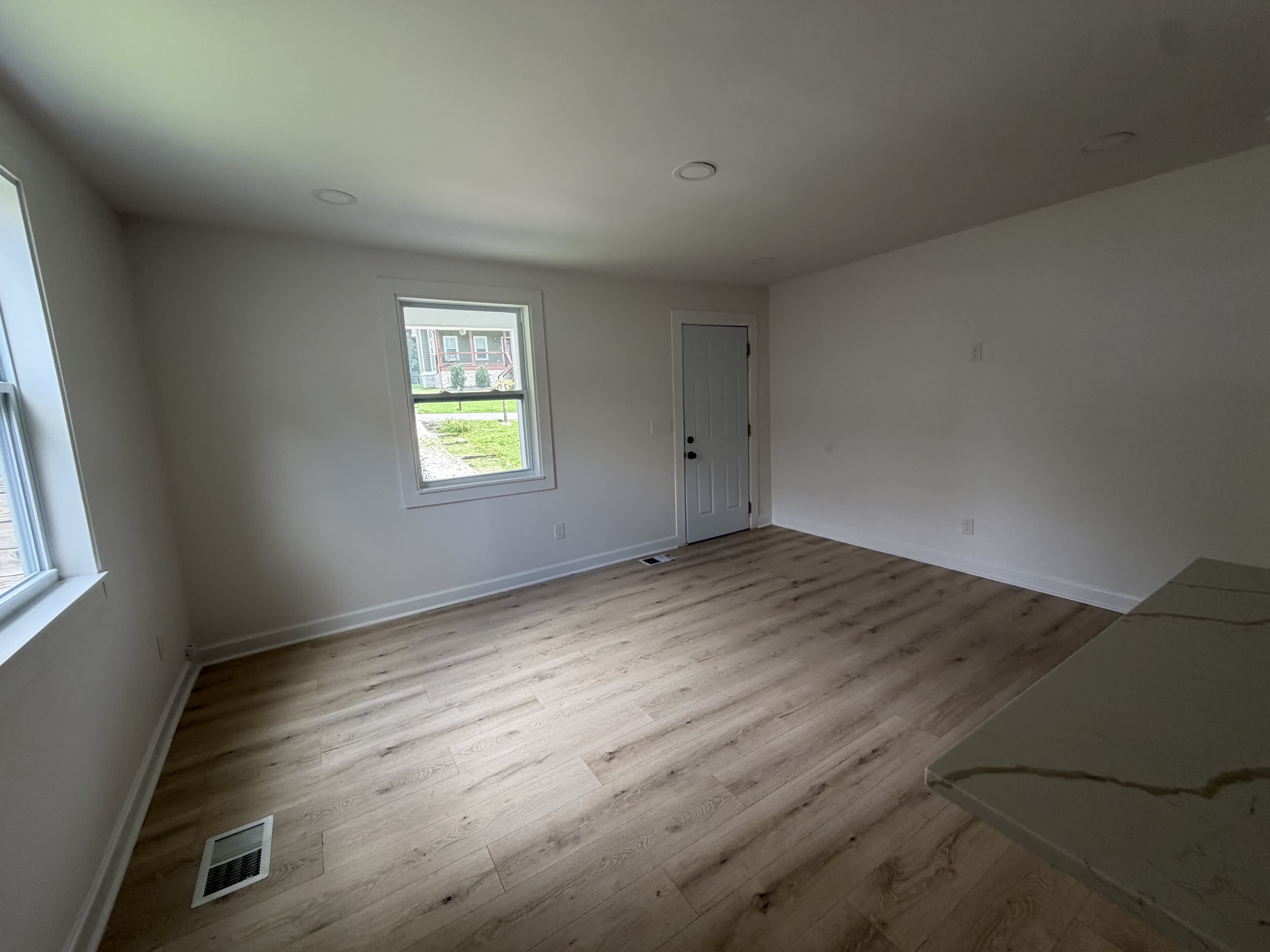519 Elgin Street – photo 3