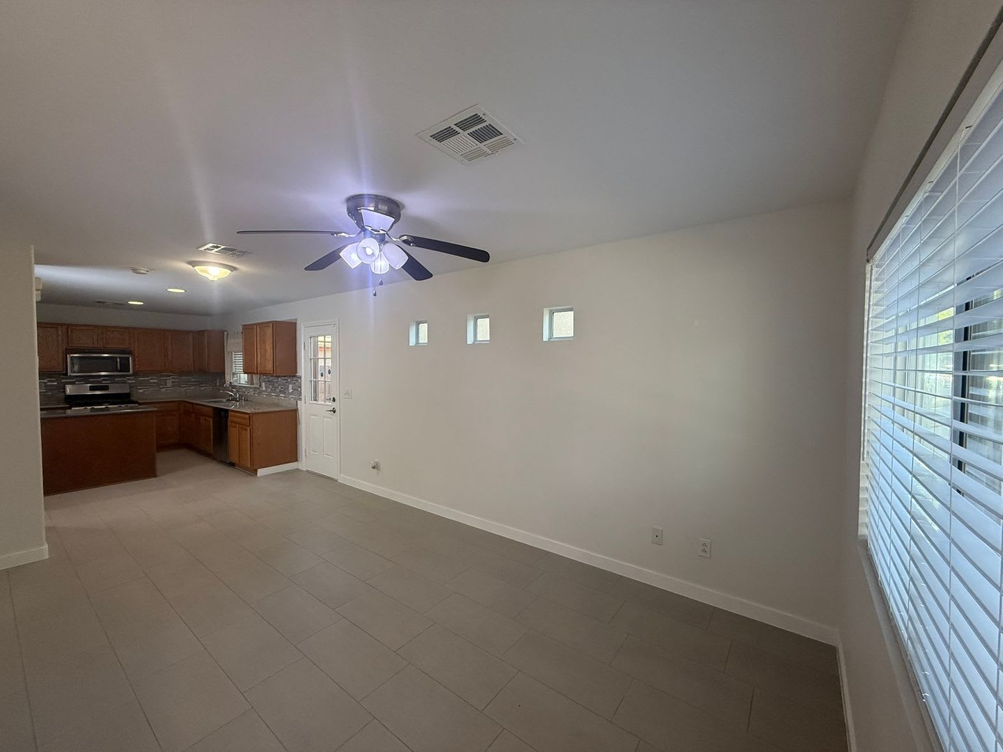 Charming Home Located Near Nellis Blvd Lake Mead Blvd – photo 2