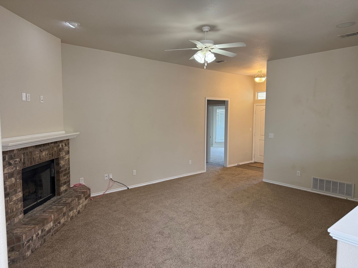 Charming and recently updated home! – photo 4