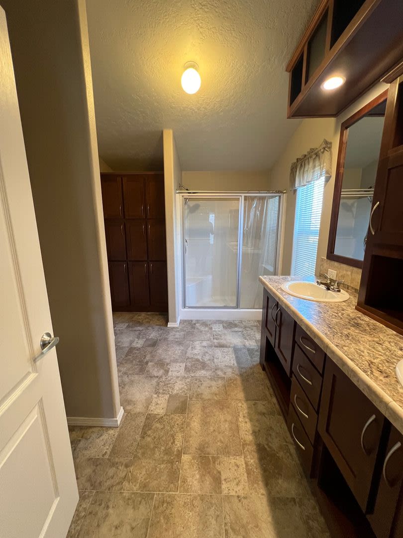 Beautiful Newer Home – photo 4