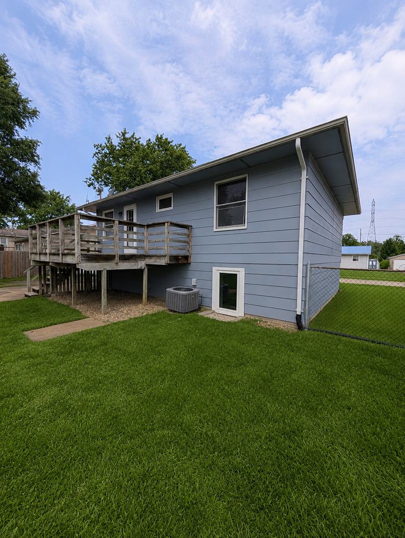 Spacious Split-Level Home With Garage and Fenced Yard in Rock Island! – photo 3