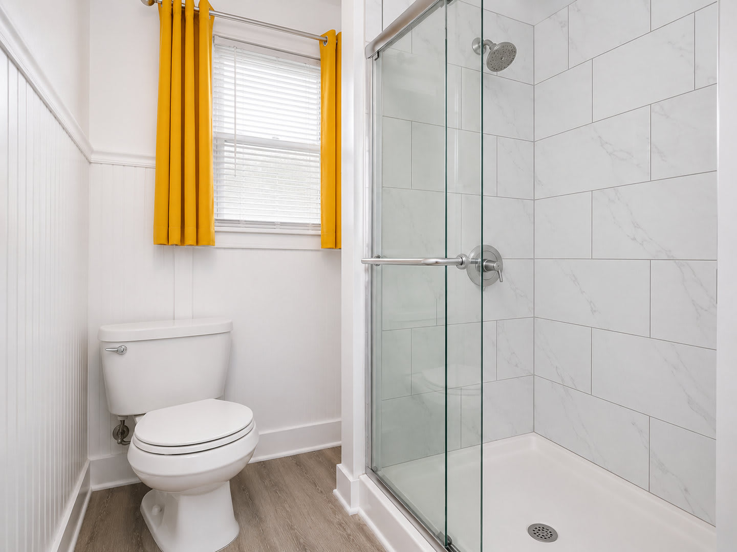 Charming 4BR Bungalow with Finished Basement & Fenced Yard – photo 3