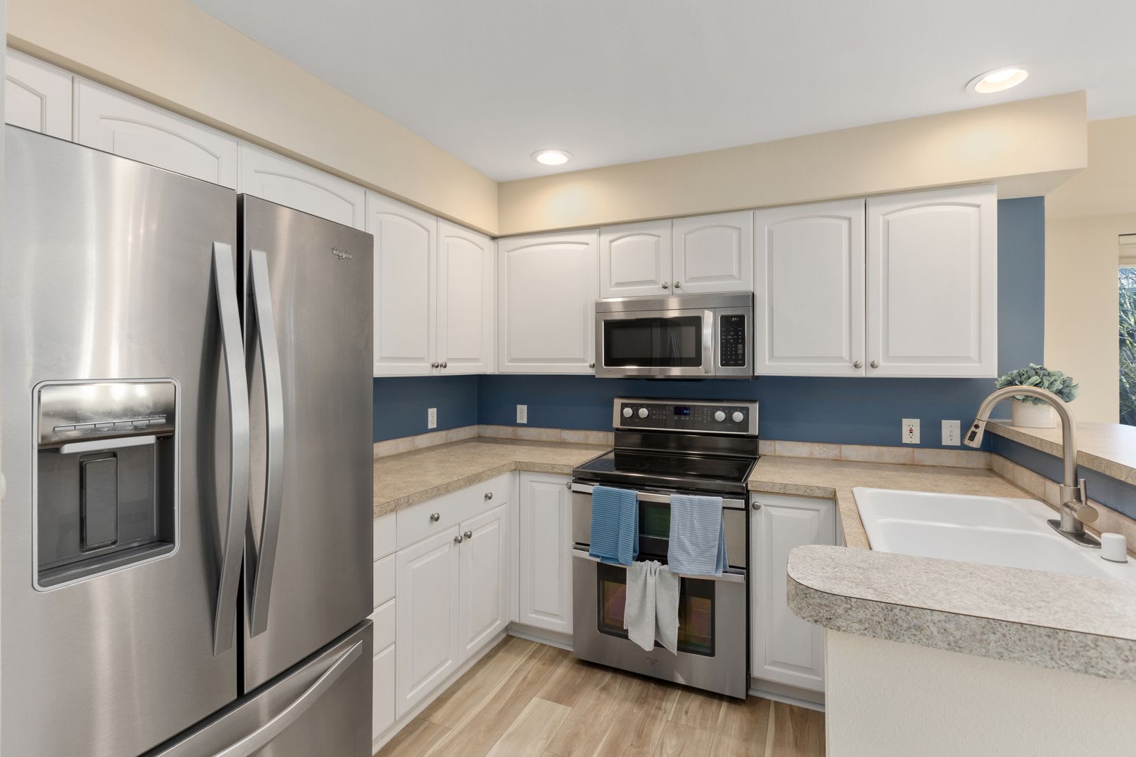 Gilman's Fairway Condominiums ~ Queen Anne – photo 2