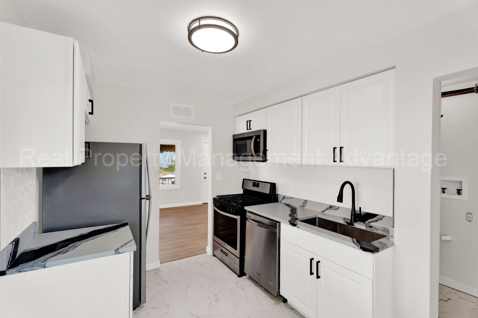 Gorgeous Kitchen and Bath in Hazel Park! – photo 5