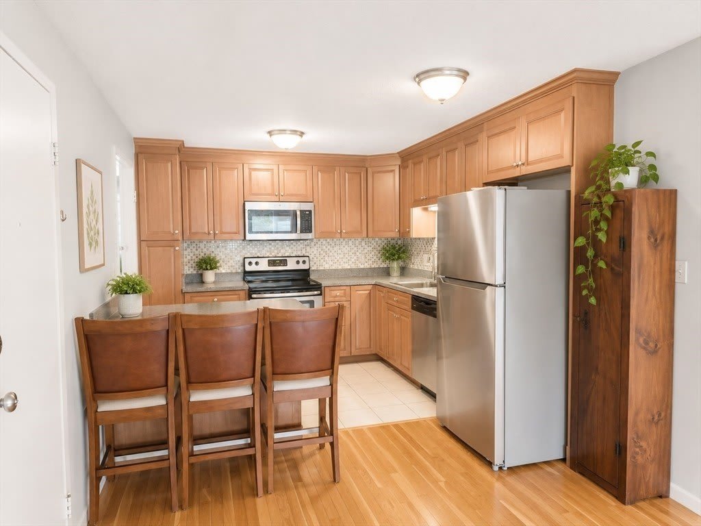 225 Baker – photo 5