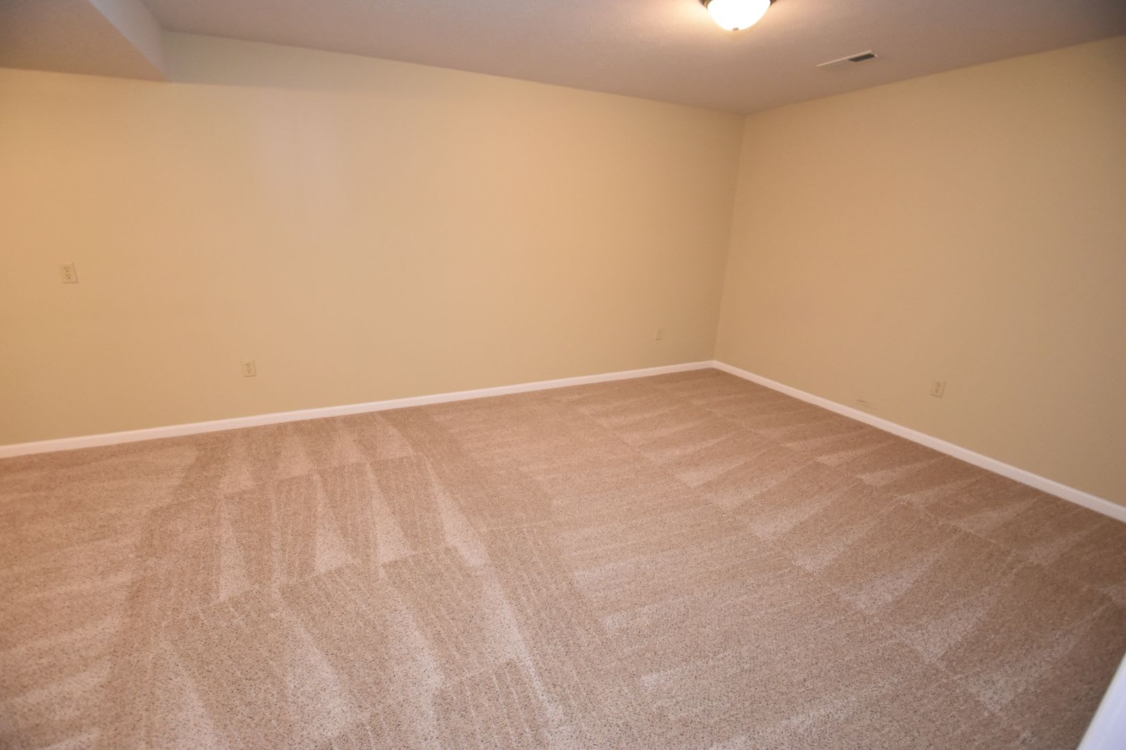 Executive home with pond views just 10 mins to Notre Dame. – photo 3