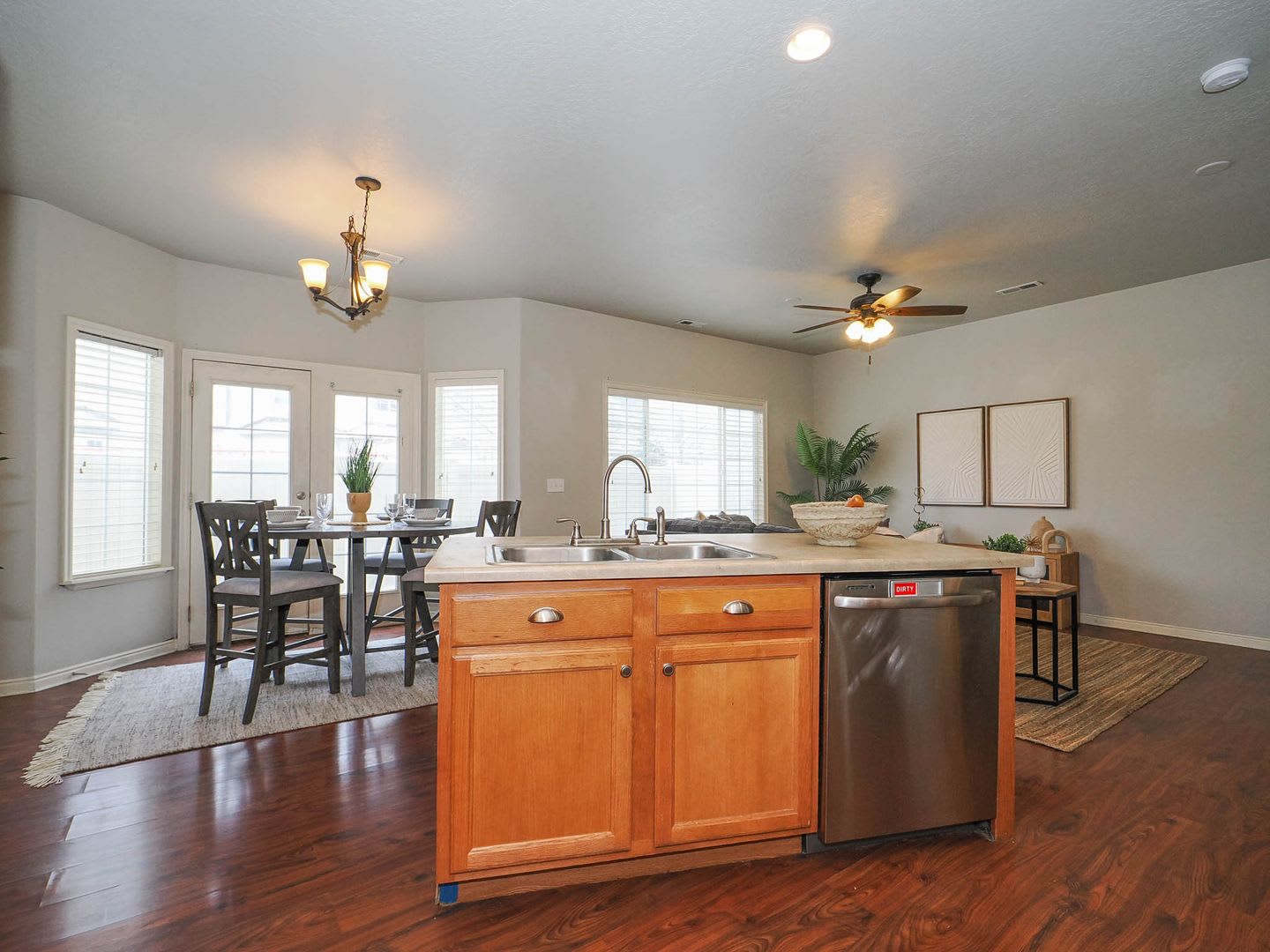 Beautiful Saratoga Springs Townhome For Rent – photo 5