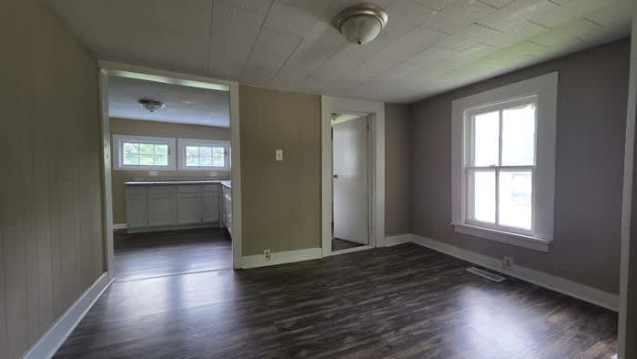 1202 Grover Street – photo 3