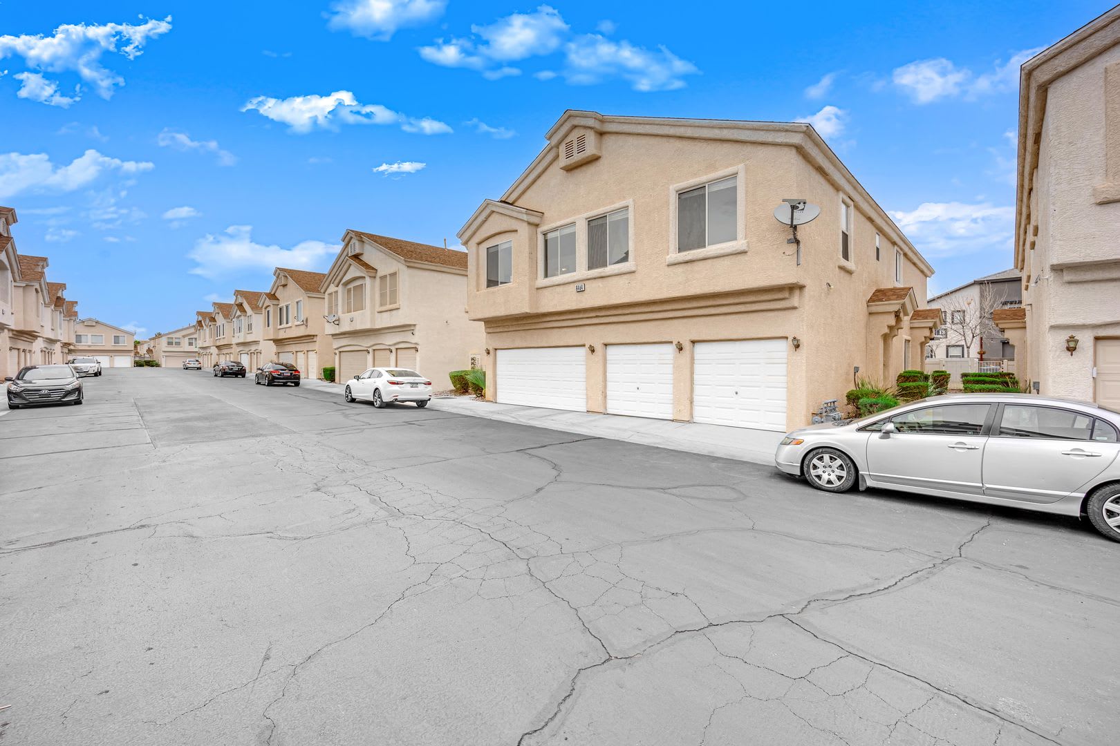 Charming 2 Bedroom 2 Bathroom Townhome – photo 2