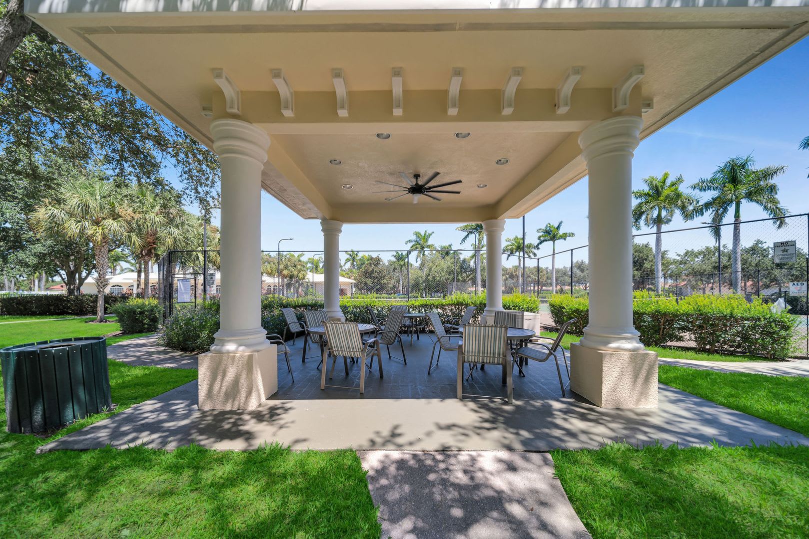 Serene Lakefront Living At Moody River Estates In North Fort Myers Your Dream Home Awaits 2Bed Den 2Bath Fully Furnished – photo 2