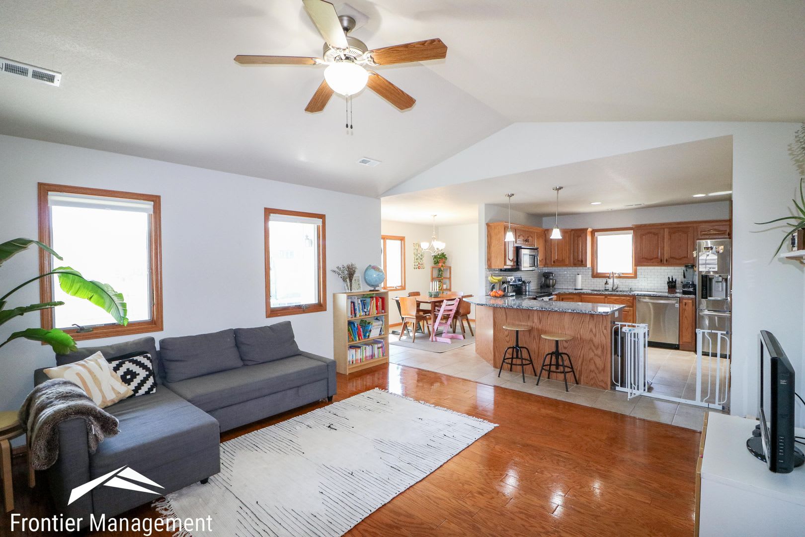 Beautiful 3 Bedroom Home In Great MHK Neighborhood! – photo 5