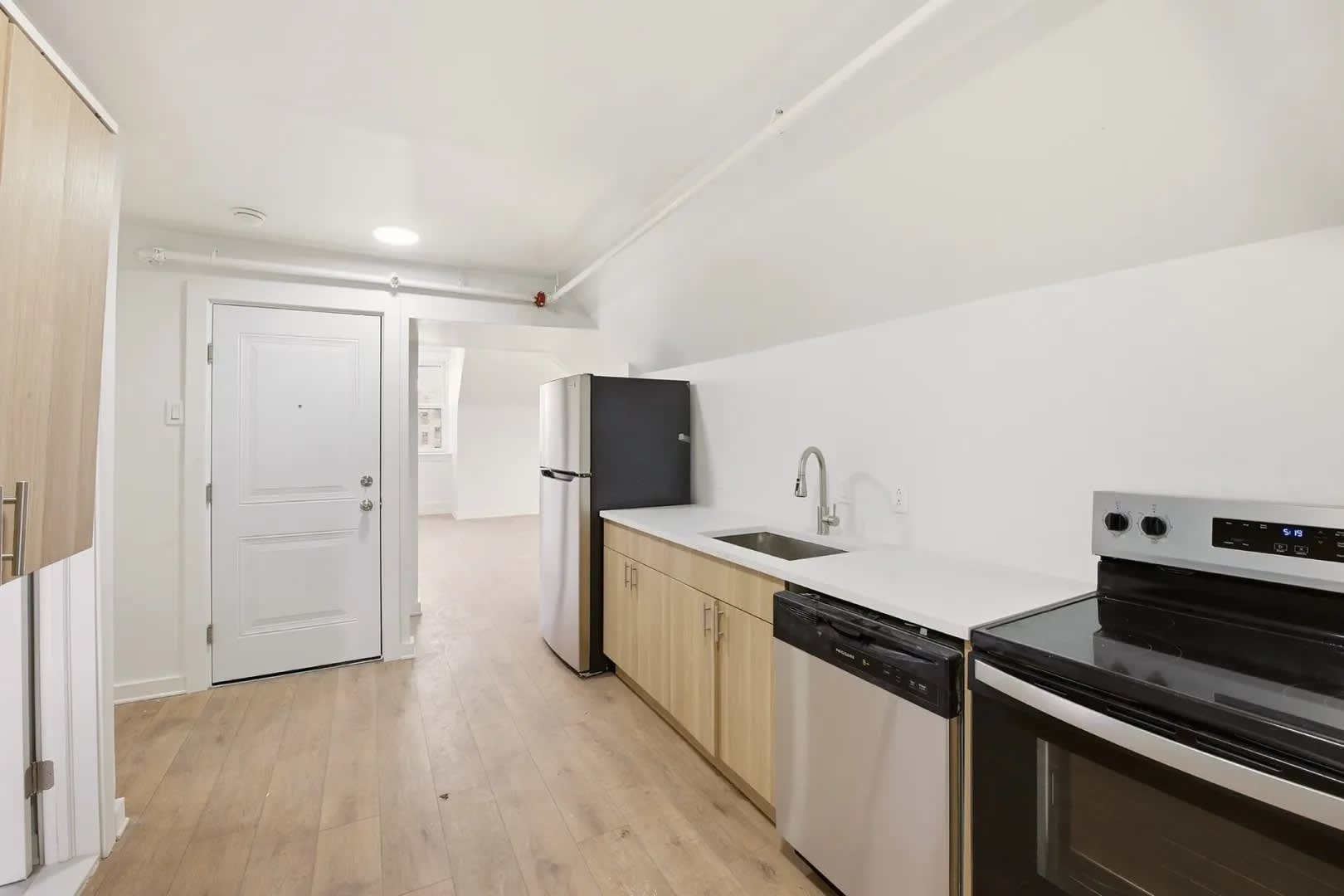6012 RIDGE Avenue – photo 5