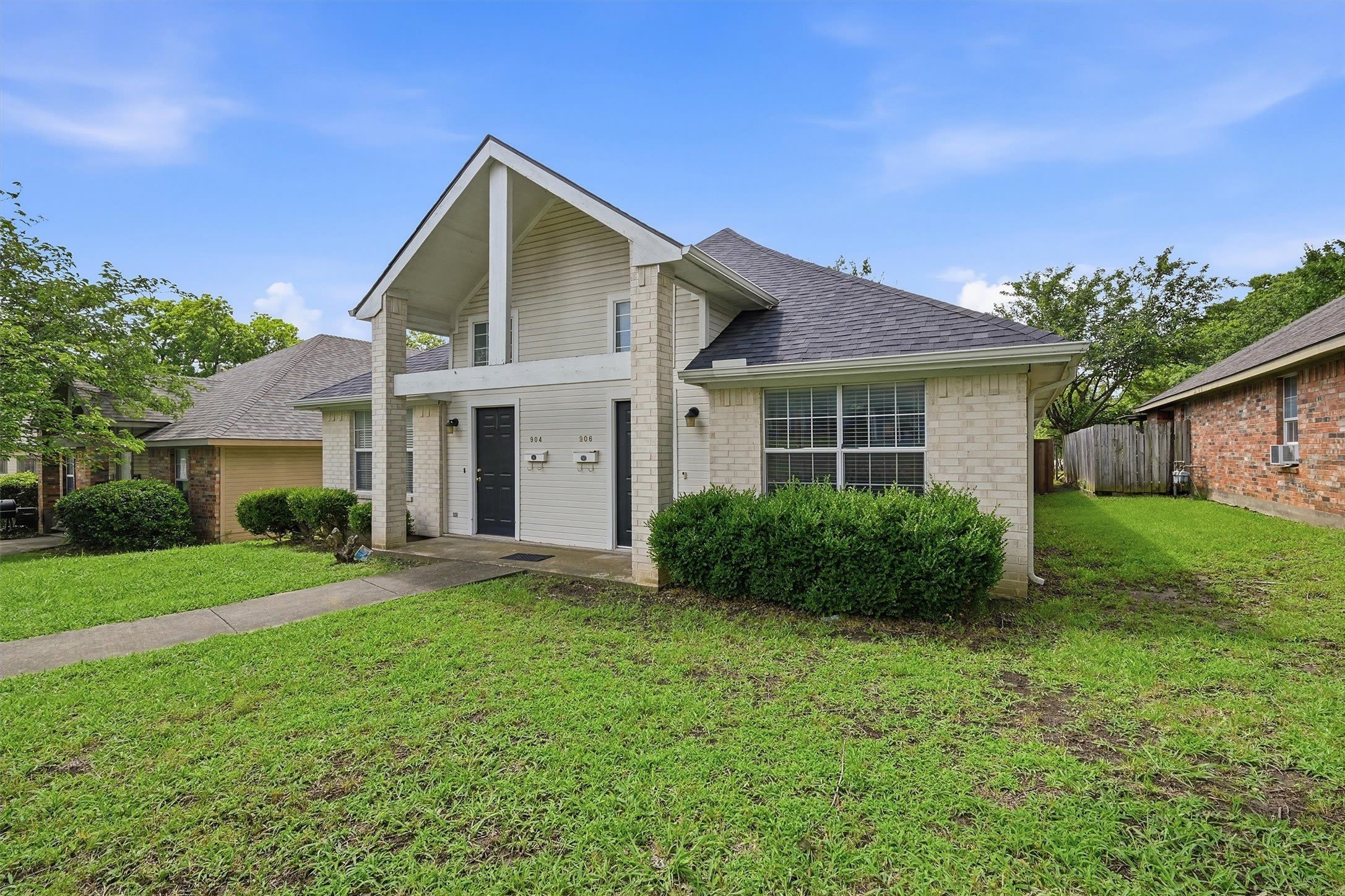906 W Houston Street – photo 1