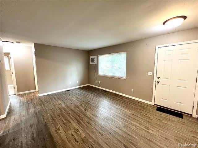 9097 Garfield Drive – photo 4