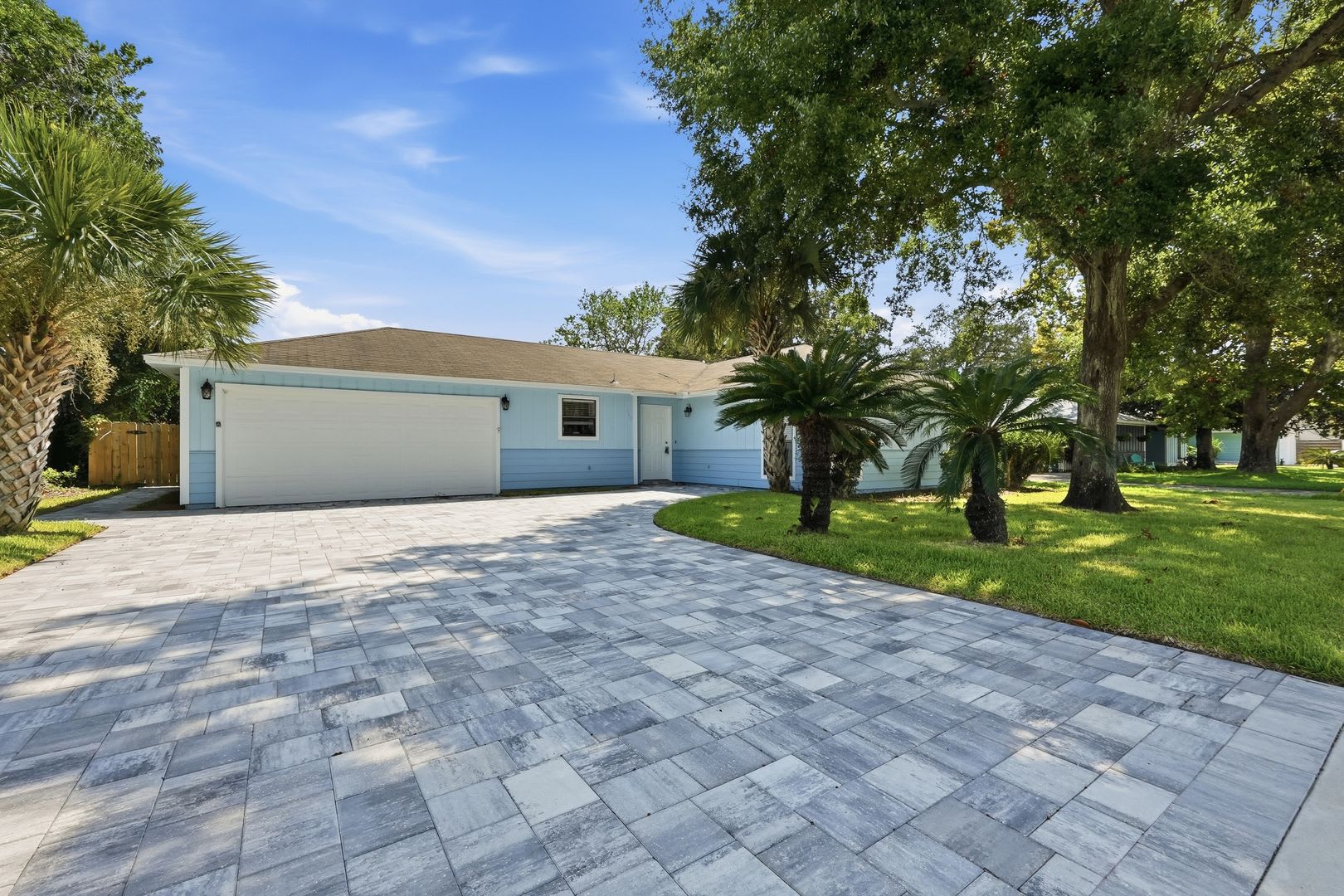 Charming 3 Bedroom Home in the Heart of Destin! – photo 1