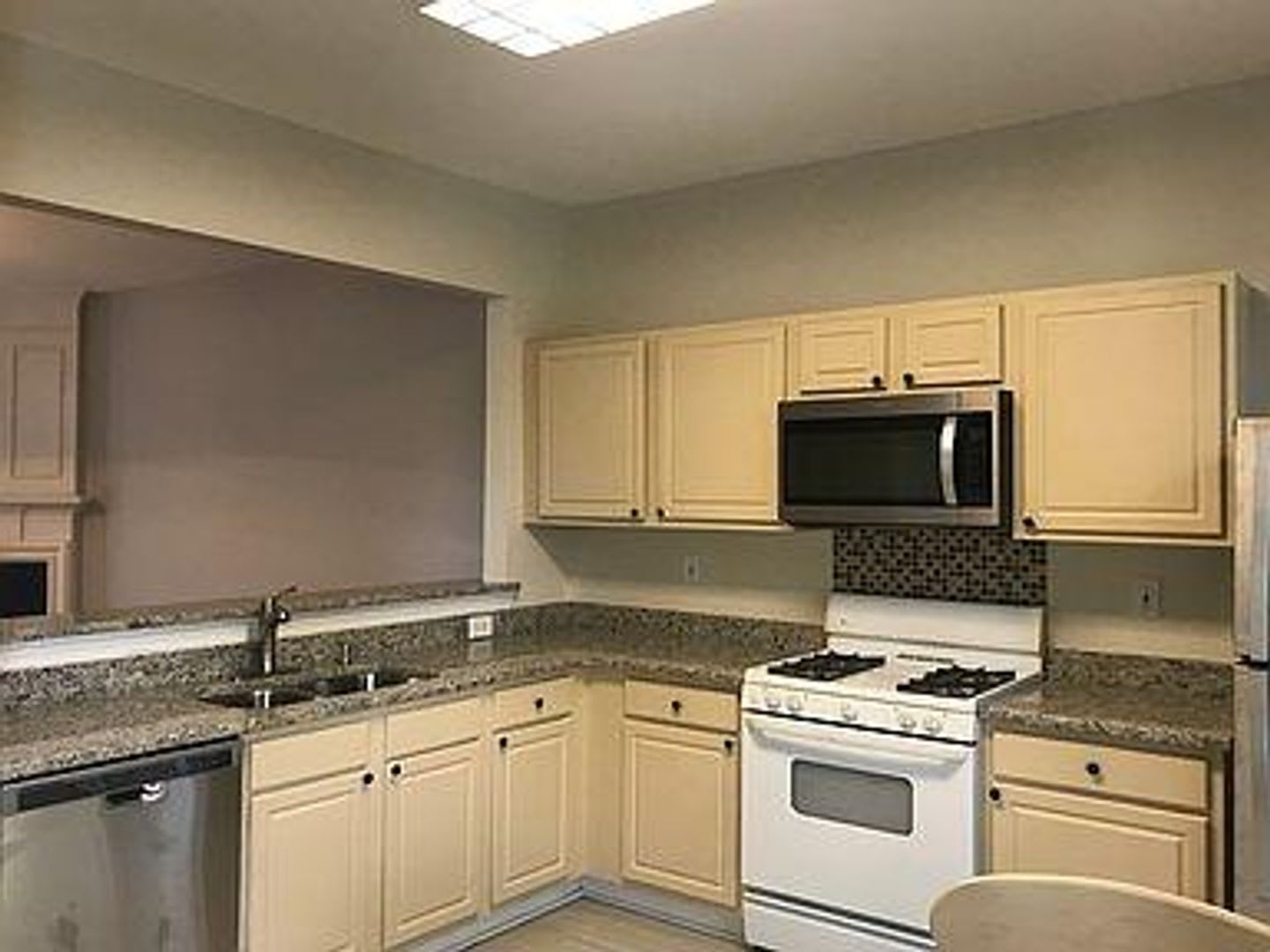 Stunning 2 Bedroom Townhome Near KSU – photo 4