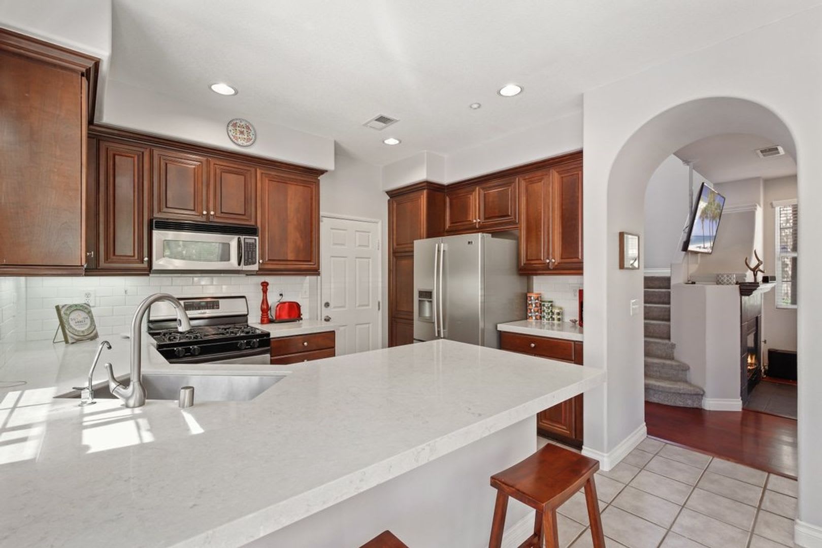 3 Bed 2.5 Bath in Crescent Court Community. – photo 3