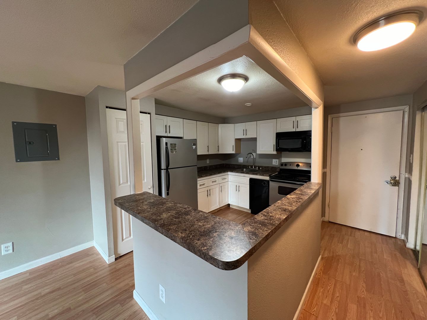 1 Bedroom 1 Bathroom Apartment In East Denver Move In Special – photo 5