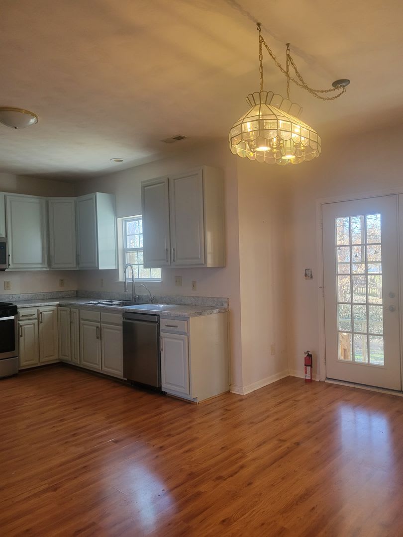 3 bedroom, 2.5 bathrooms single family home – photo 5