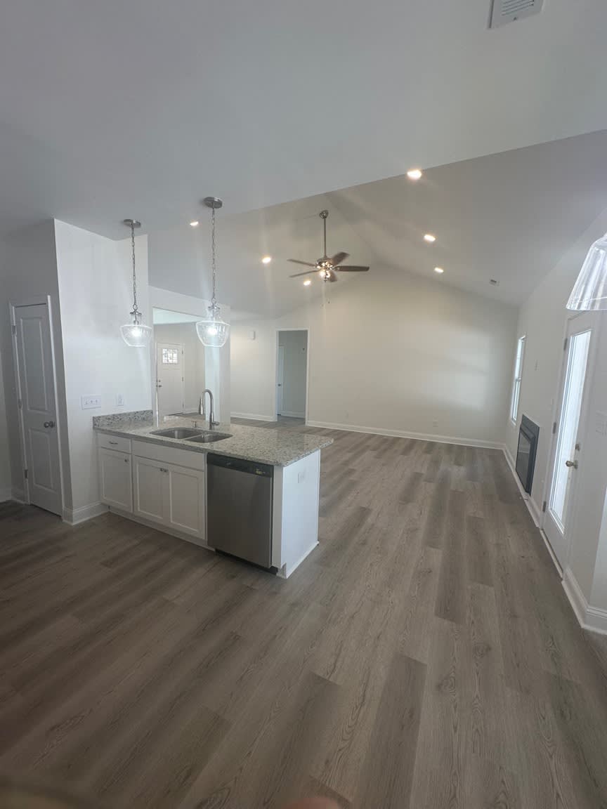 645 Glensford Drive – photo 3