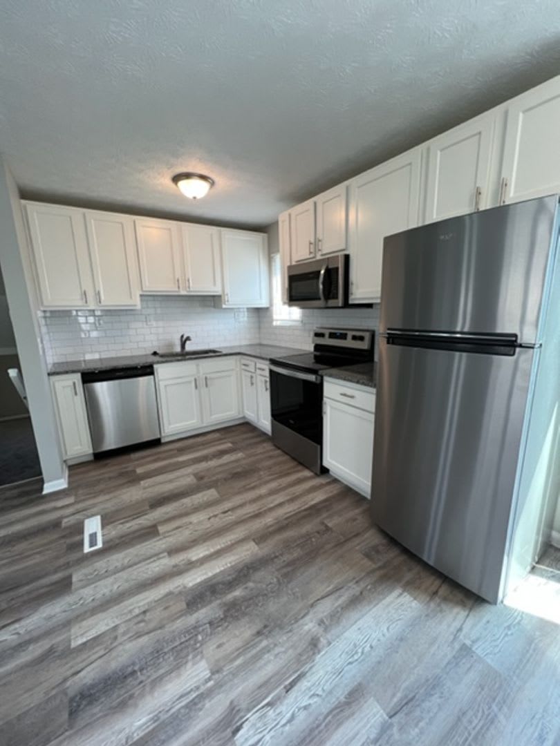 Updated 3 Bedroom 1 Bathroom Home with Garage – photo 3