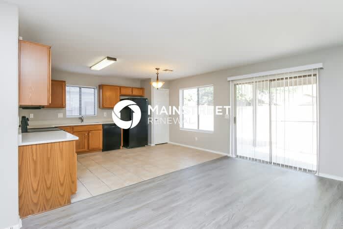 2221 North 105th Avenue – photo 4