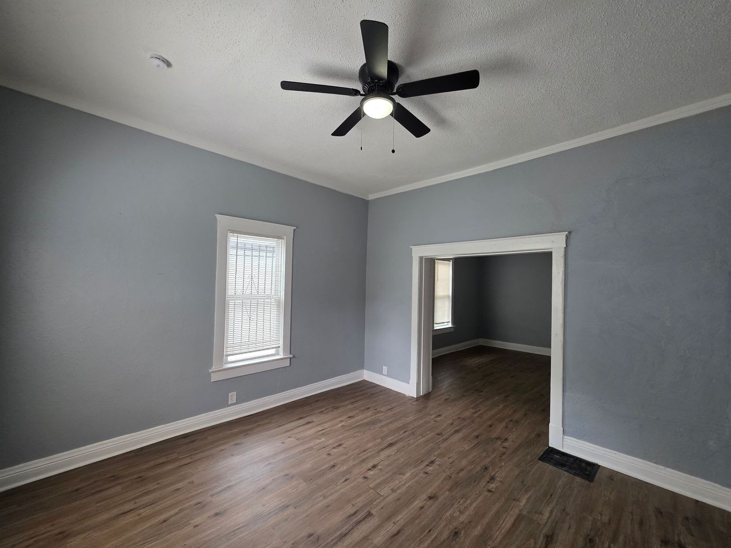 Comfortable 3-Bedroom Home with Private Upstairs Suite – photo 2