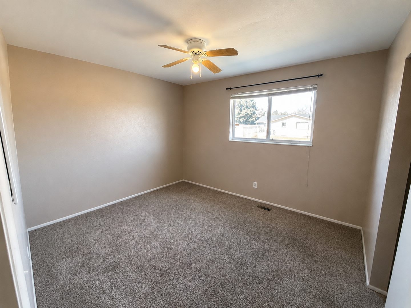 811 S 75 E – photo 3