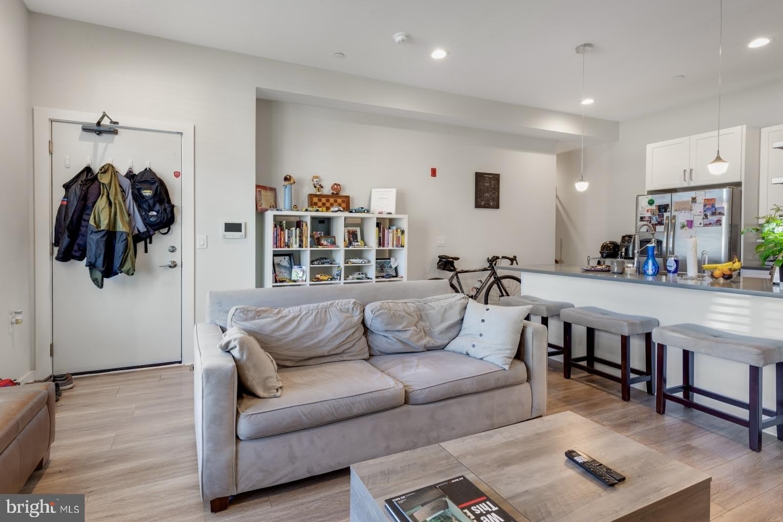 385 MARTIN Street – photo 2