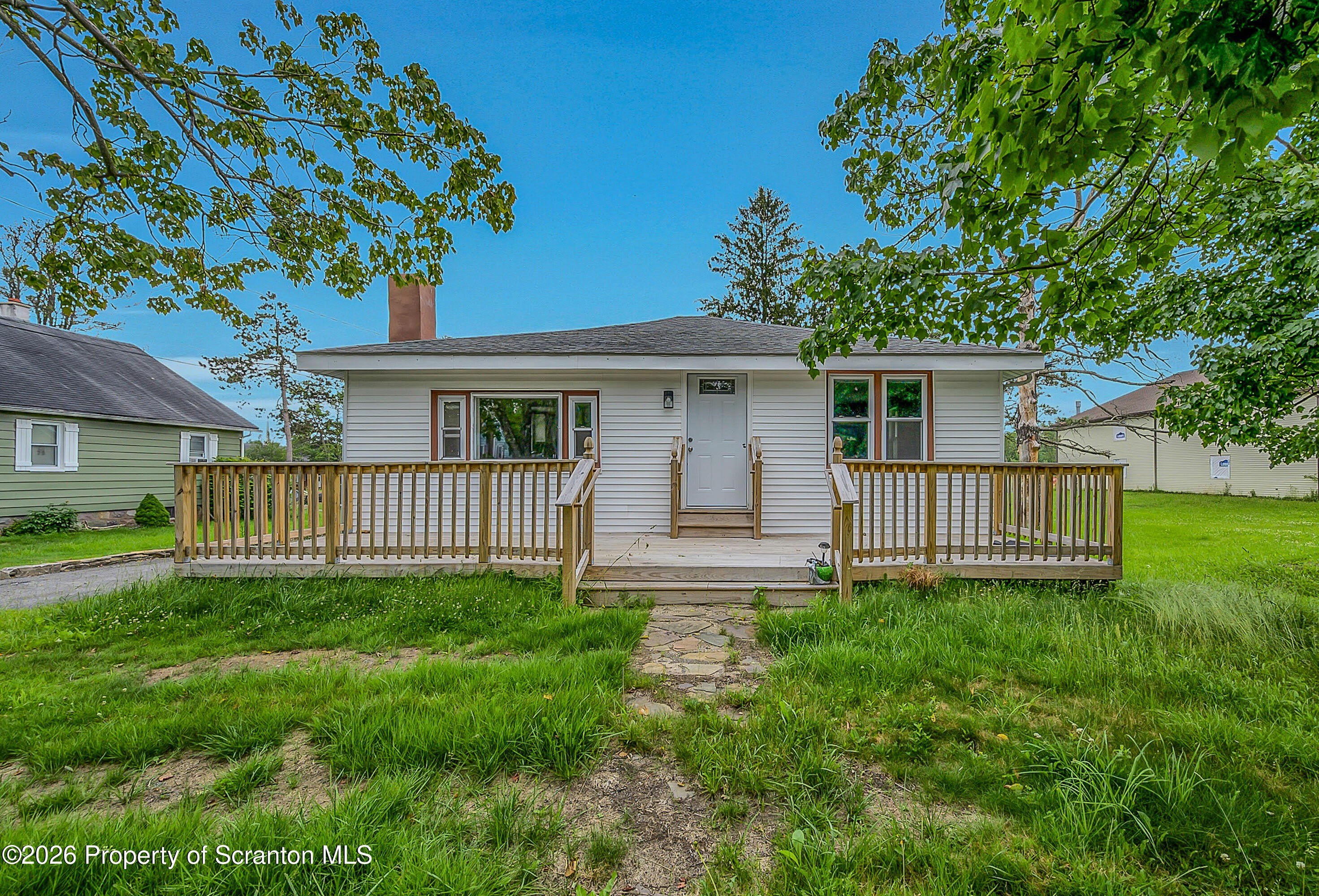 664 Laurel Drive – photo 1