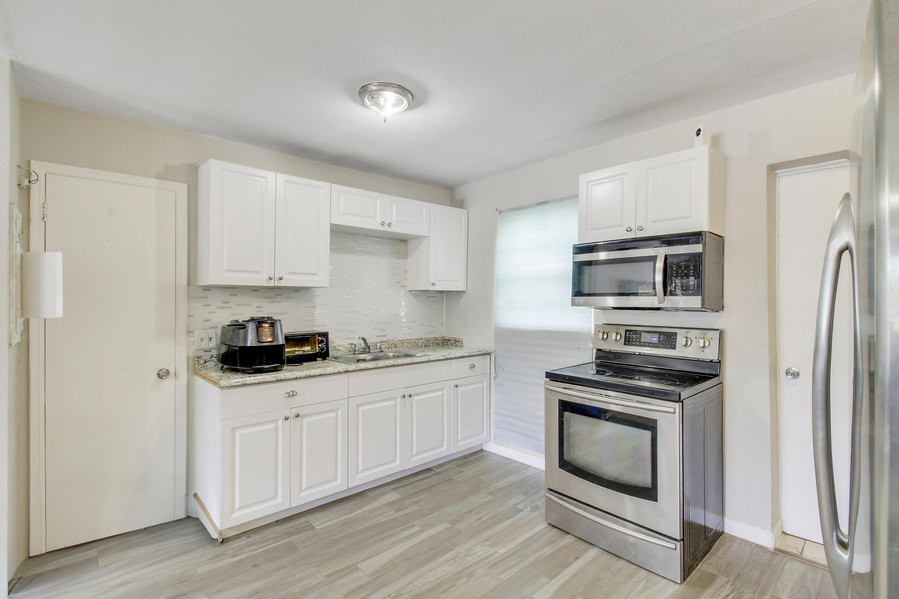1325 W 32Nd Street – photo 3