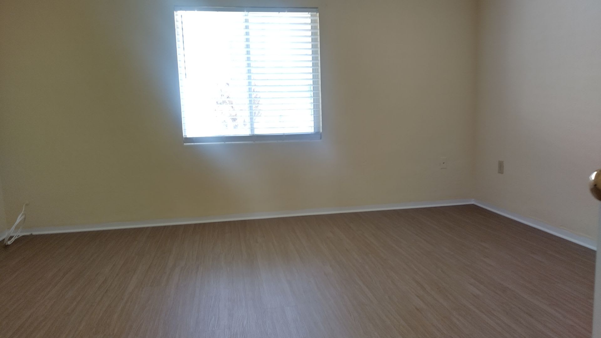 1 bedroom, 1 bathroom end unit condo beachside – photo 5