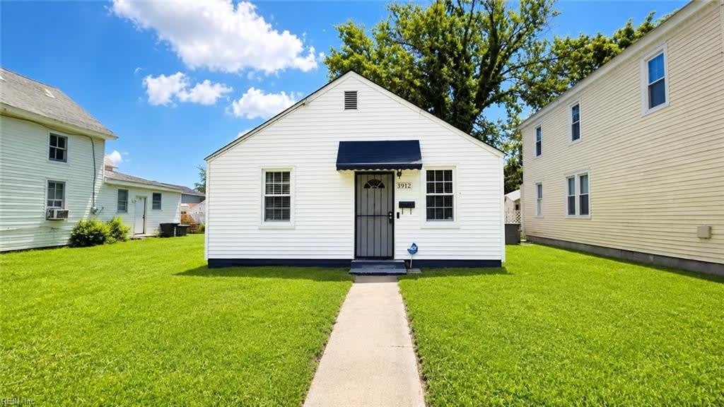 3912 Victoria Boulevard – photo 1