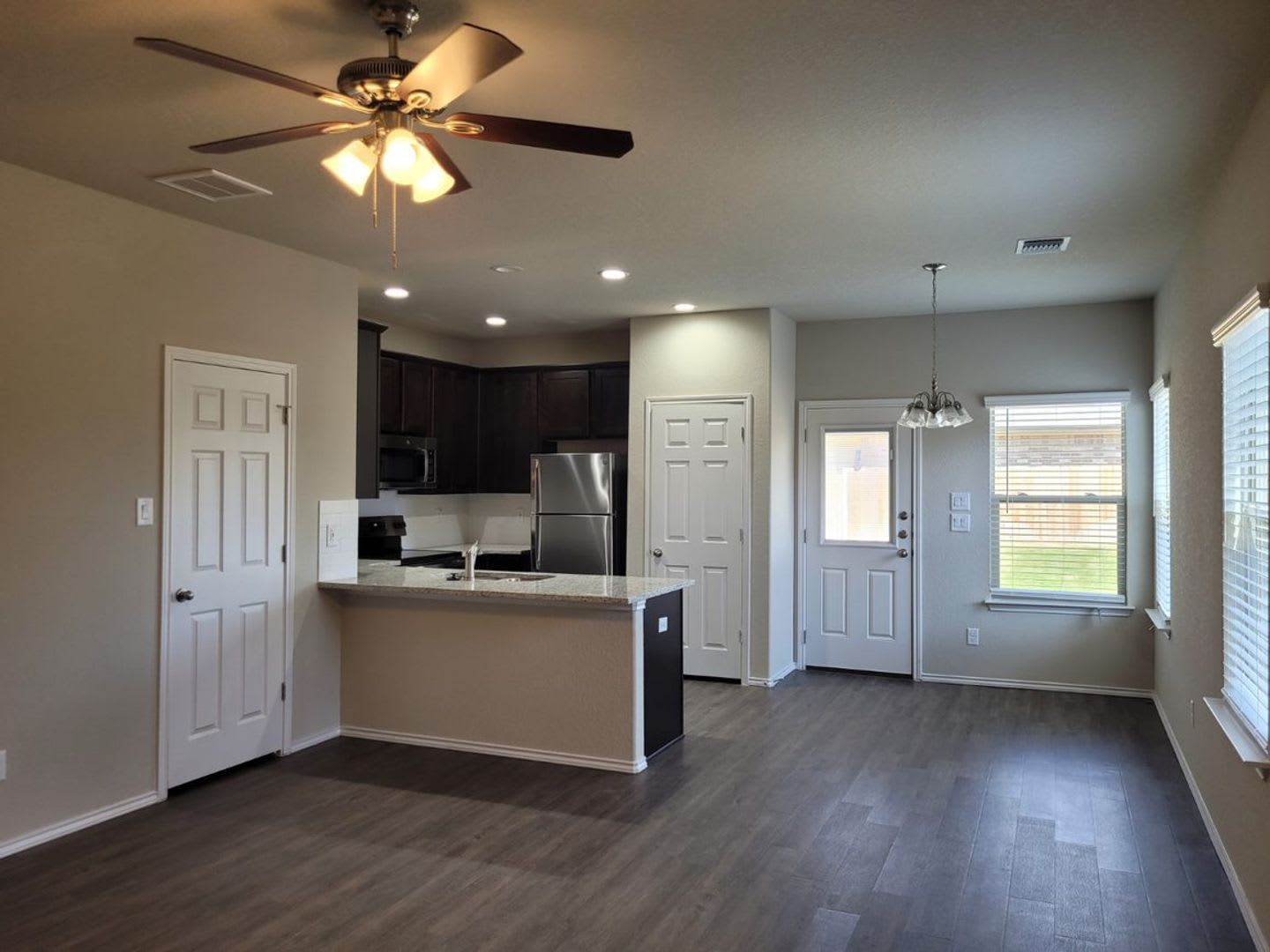 Luxury 3/2.5 Townhouse in Seguin, TX – photo 3