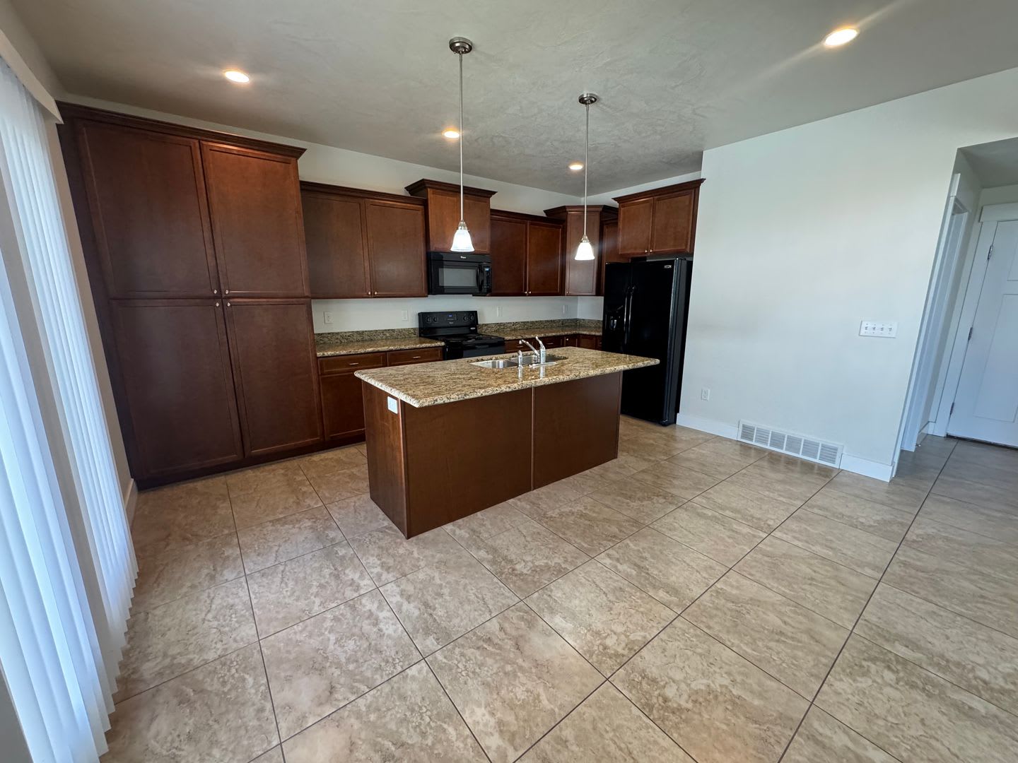 Beautiful Riverton Townhome For Rent – photo 5