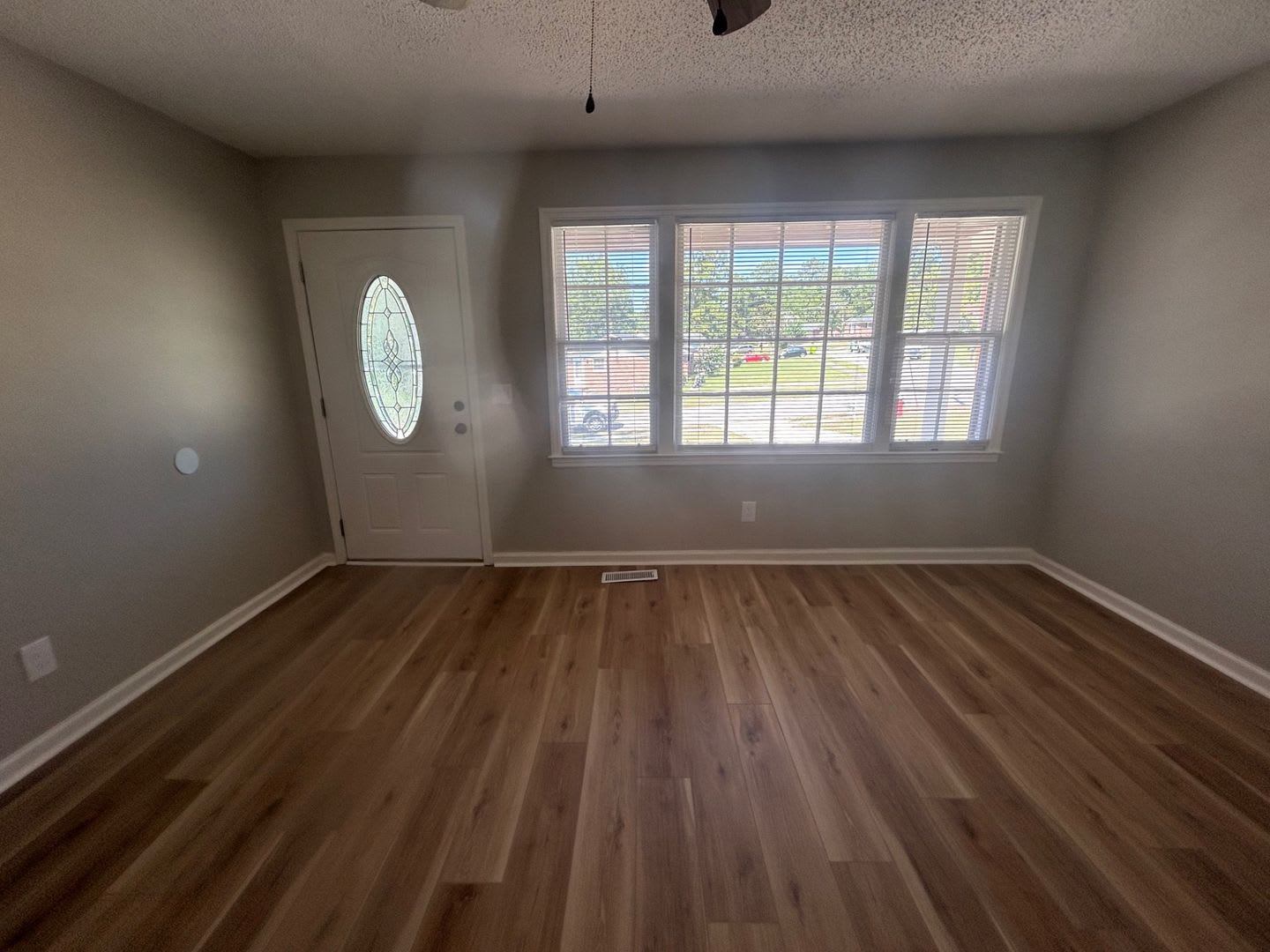 Charming 3 Bedroom Home Conveniently Located In Southeast Columbia Brand New Countertops And Hvac System – photo 4