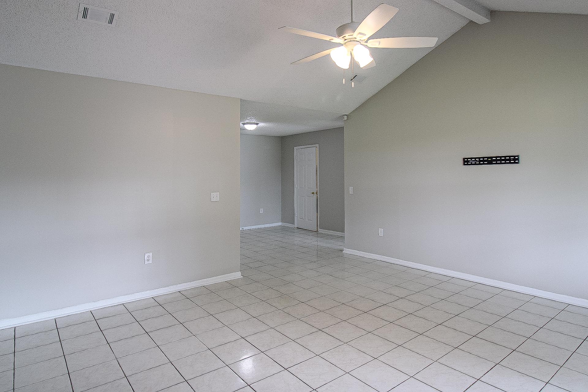 1235 Pineridge Way – photo 2