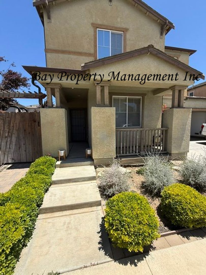Move In Special 500 Off The First Month S Rent On A 1 Year Lease Beautiful 2 Story Home Next To The Park – photo 1