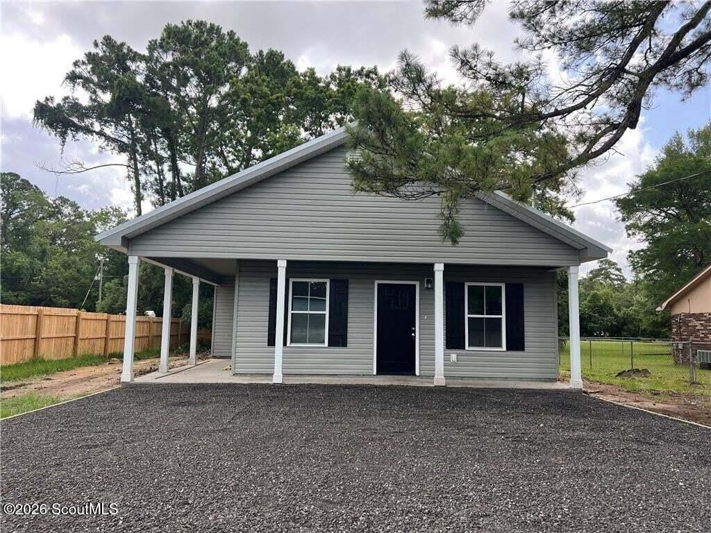 909 E 3rd Street – photo 1
