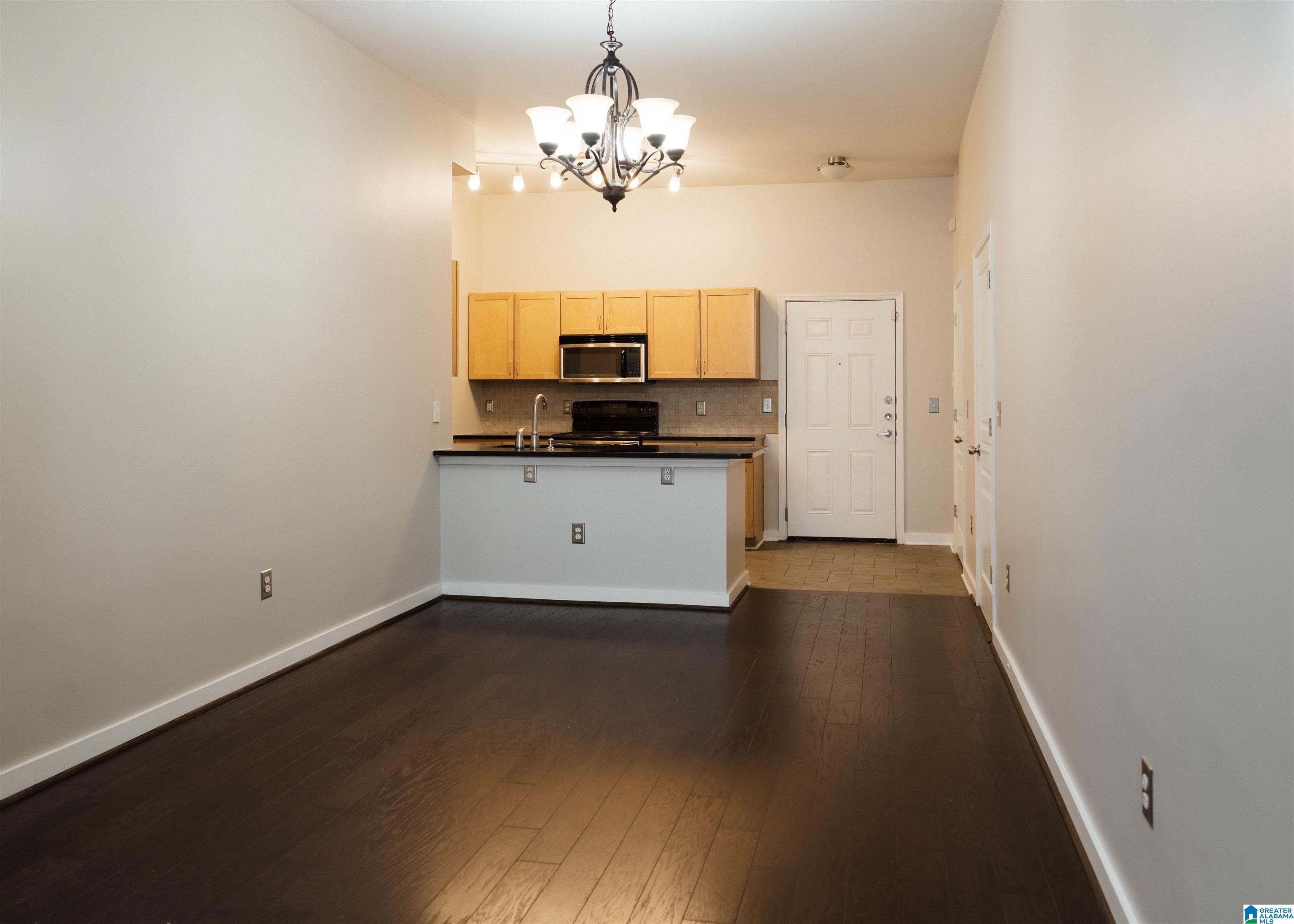 2020 5TH AVENUE – photo 3