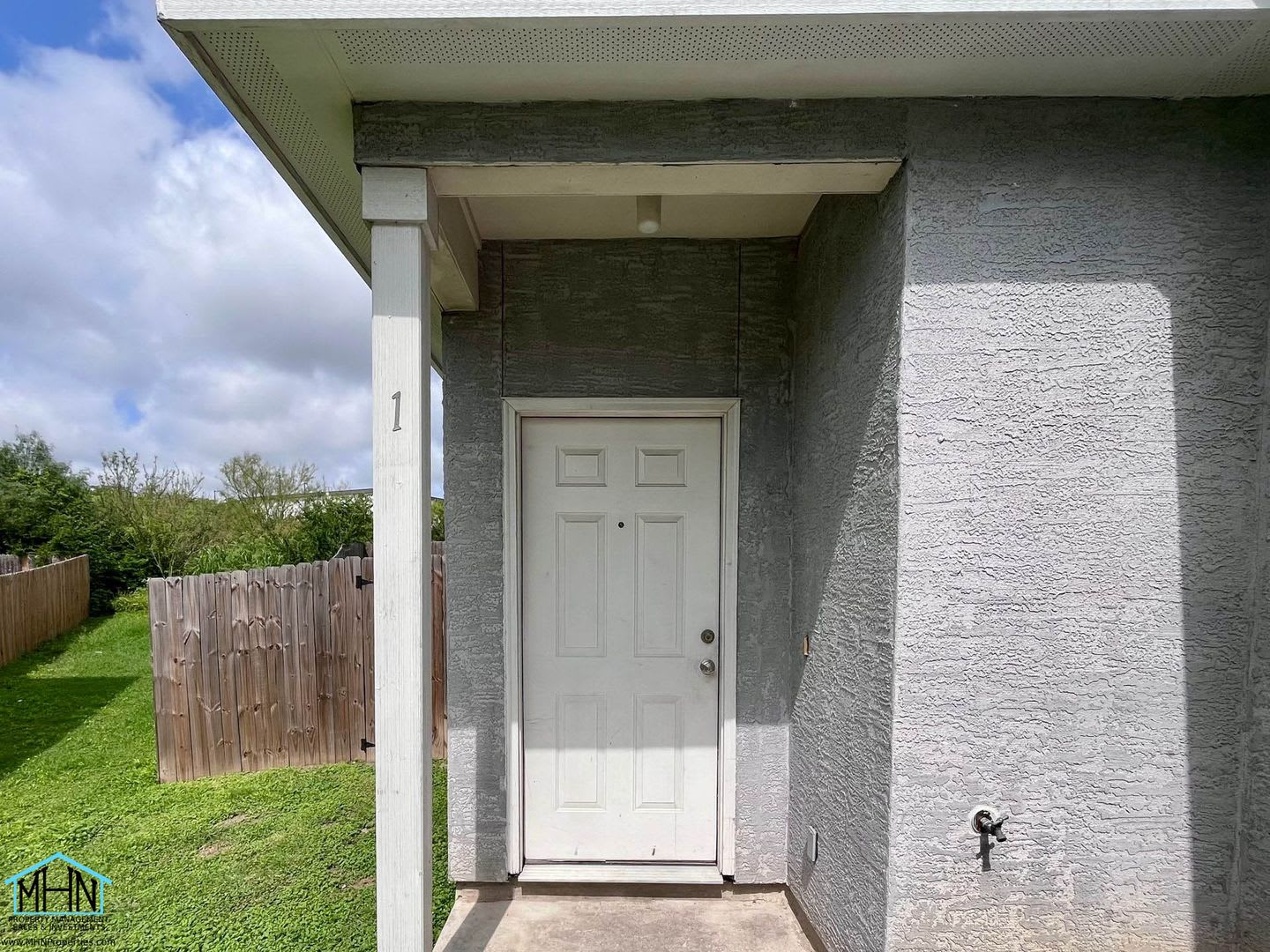 Beautiful Two Story Duplex Near Randolph AFB and FT SAM Houston! – photo 3